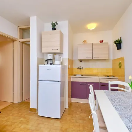 In Mit Privatem Parkplatz By Interhome شقة