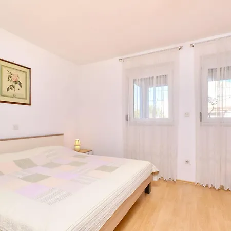 In Mit Privatem Parkplatz By Interhome Apartment *
