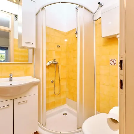 Apartment In Mit Privatem Parkplatz By Interhome Mali Losinj