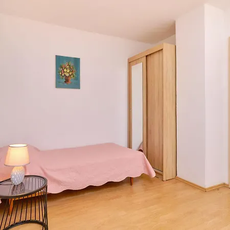 Apartment In Mit Privatem Parkplatz By Interhome *