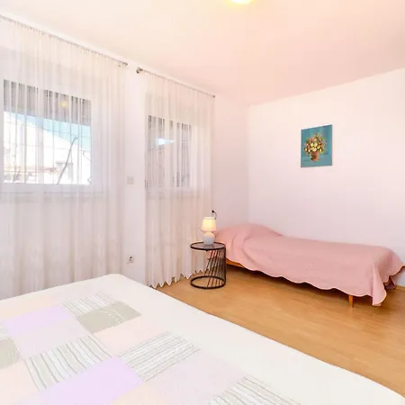 Apartment In Mit Privatem Parkplatz By Interhome Mali Losinj