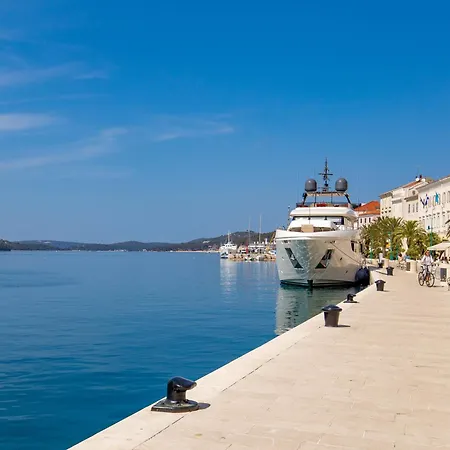Apartment In Mit Privatem Parkplatz By Interhome Mali Losinj