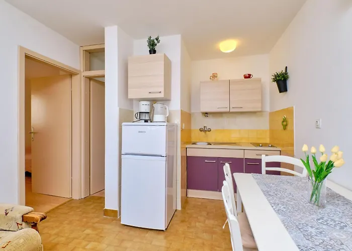 In Mit Privatem Parkplatz By Interhome 아파트