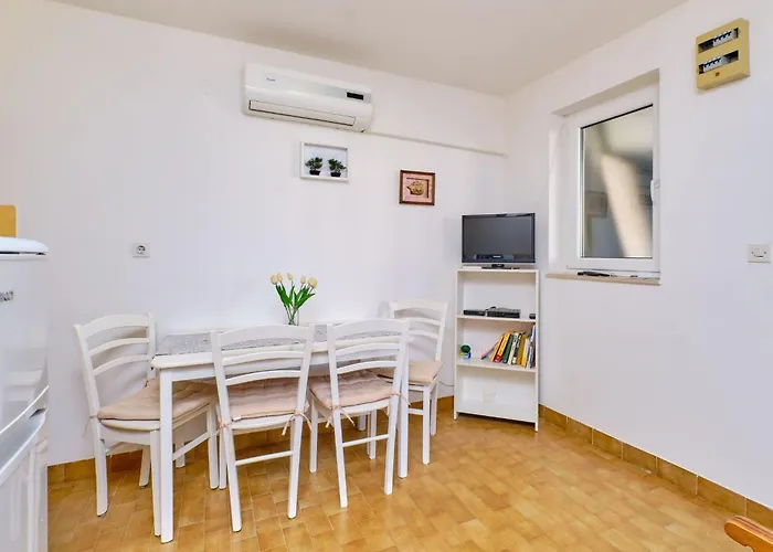 In Mit Privatem Parkplatz By Interhome Apartment